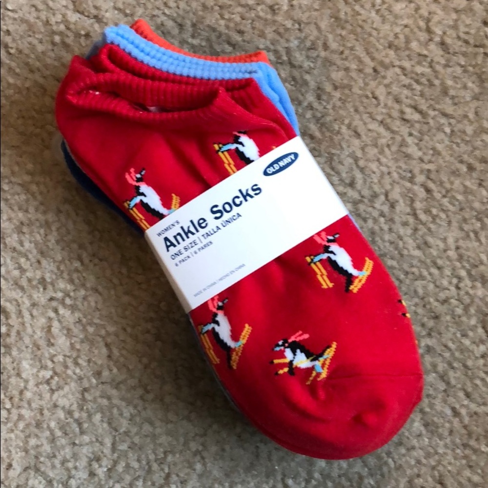 Old Navy Women’s Ankle Socks winter-themed